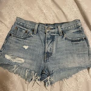501 Levi’s jean shorts